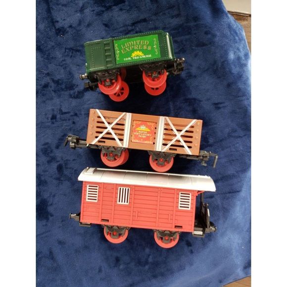 Classic Train Set For Kids Railway Car Set Coal Box Car Open Car - Picture 2 of 8